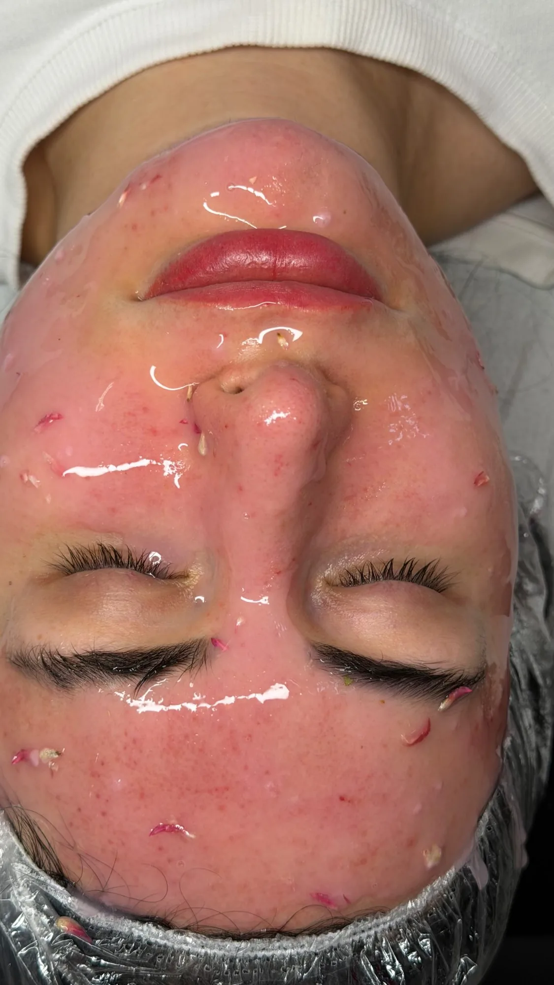 Tratamento facial realizado no studio